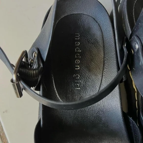 Madden Girl Chuncky Platforms - Picture 2 of 3